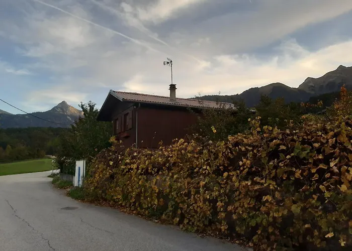 Chalet dans village